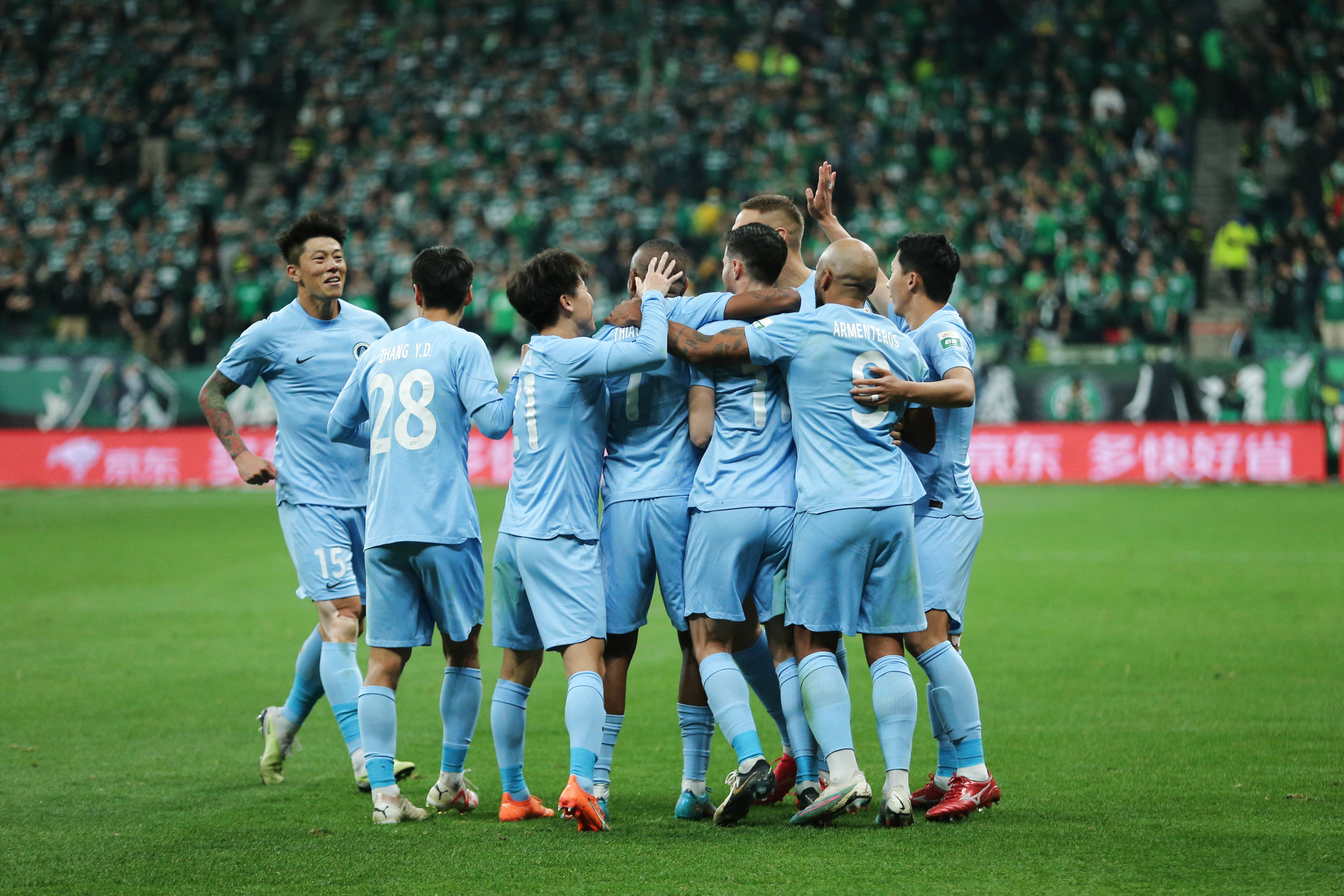 精彩对决！球员备战迎战强劲挑战