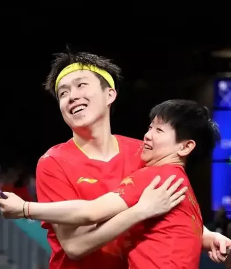 各国代表全力拼搏,争夺金牌 各国代表全力拼搏,争夺金牌