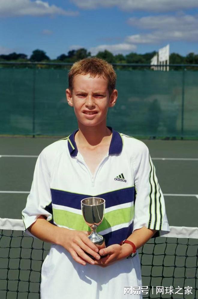 包含澳大利亚网球队轻取世界网球队，瓦林卡送出助攻的词条